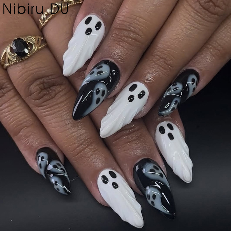 3D Printing Nails - เล็บปลอม 30 ชิ้น รูปทรงอัลมอนด์ ลายผีขาวดำ สไตล์ฮาโลวีน